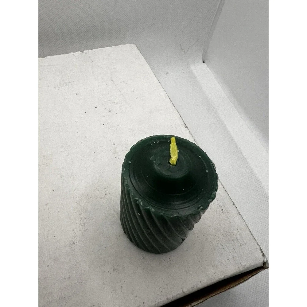 Vintage Candle Made In USA Boxed  General Wax & Co. 20 green  1 3/8 x 2